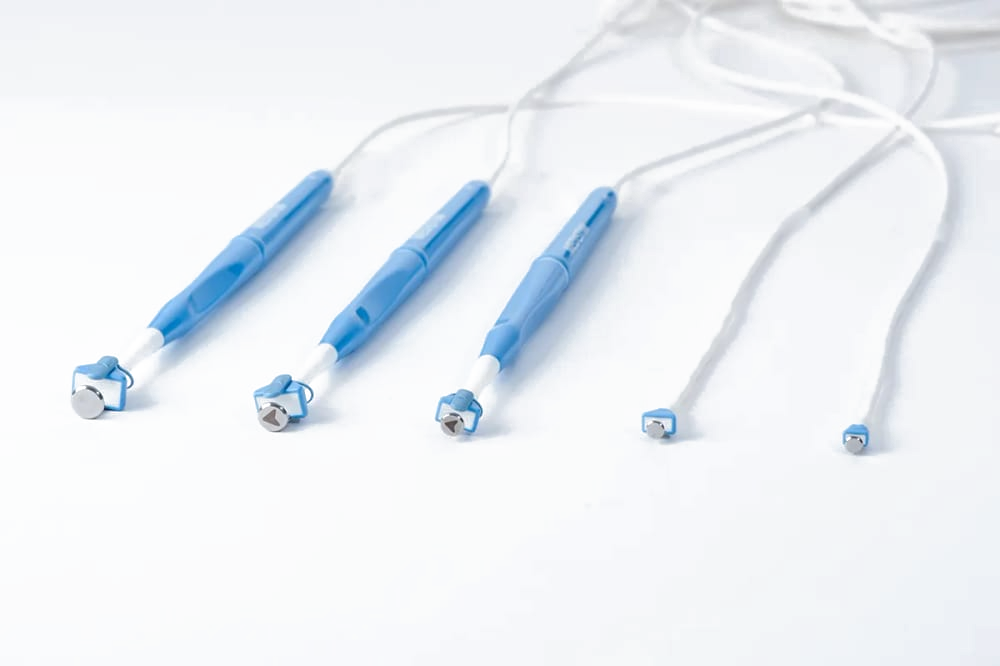 Sondas de flujometría TTFM de Medistim en distintos calibres, con cabezal de medición y cable